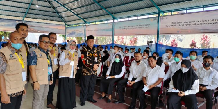 Kepala BKPSDM Jeneponto Haerul Gassing bersama Tim Panitia Seleksi PPPK saat meninjau pelaksanaan test PPPK di Kantor Regional IV BKN Makassar, Sabtu (25/3/2023)